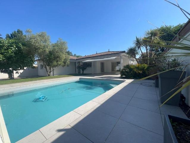 Maison de luxe de 7 pièces en vente à Pessac, Nouvelle Aquitaine
