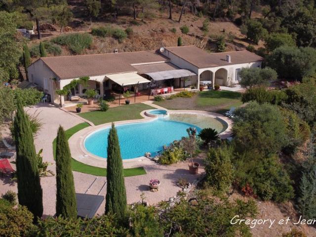 Maison de luxe de 7 pièces en vente à Pierrefeu du Var, Provence Alpes Côte d'Azur