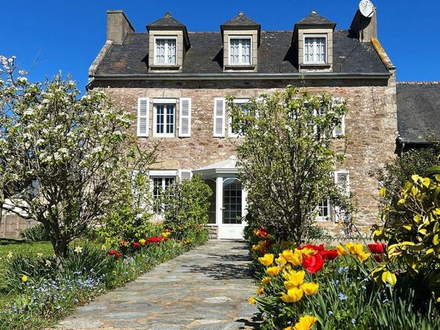 Maison de luxe de 7 pièces en vente à Ploubalay, Bretagne