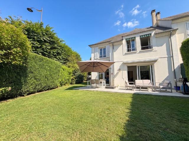 Maison de luxe de 7 pièces en vente à Rueil Malmaison, France