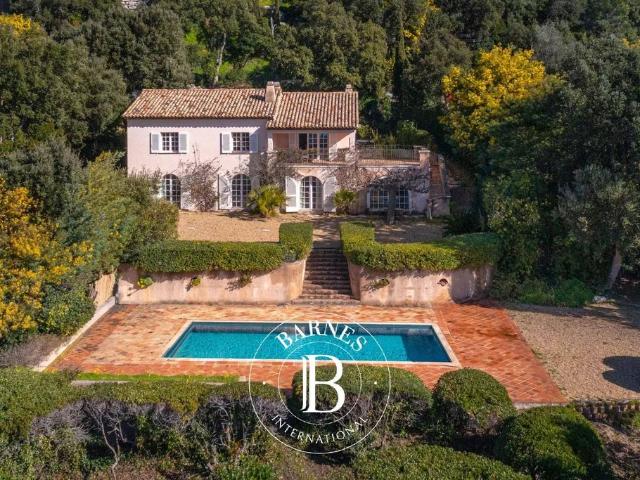 Maison de luxe de 7 pièces en vente à Rayol Canadel sur Mer, France