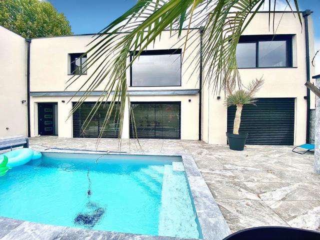 Maison de luxe de 7 pièces en vente à Roanne, Auvergne Rhône Alpes