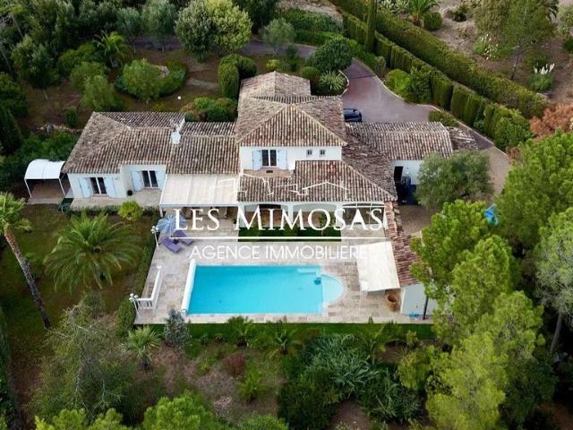 Maison de prestige de 268 m2 en vente Roquebrune sur Argens, Provence Alpes Côte d'Azur