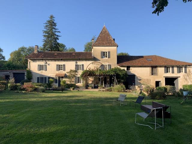 Maison de luxe de 7 pièces en vente à Roussines, France