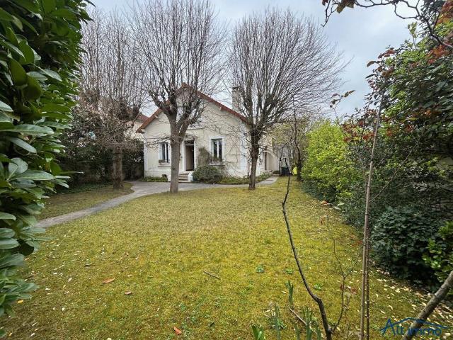 Maison de luxe de 7 pièces en vente à Saint Maur des Fossés, France