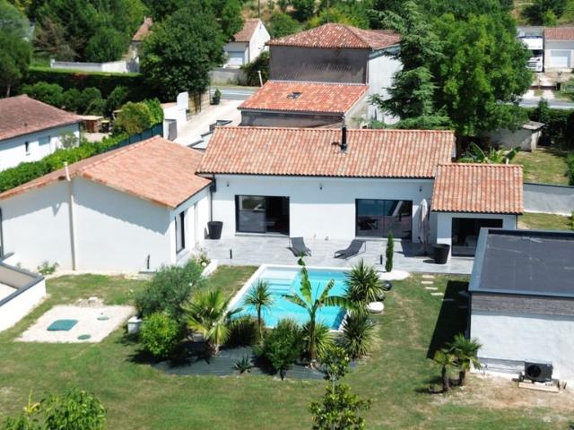 Maison de luxe de 7 pièces en vente à Saint Médard, Nouvelle Aquitaine