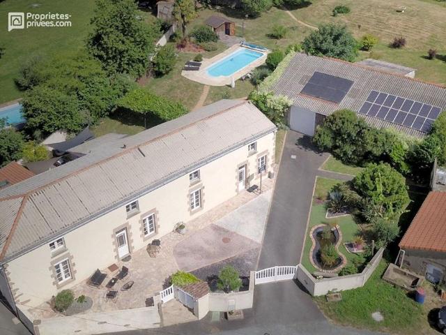 Maison de luxe de 7 pièces en vente à Saint André de la Marche, France