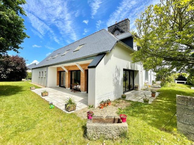 Maison de luxe de 7 pièces en vente à Saint Brieuc, France