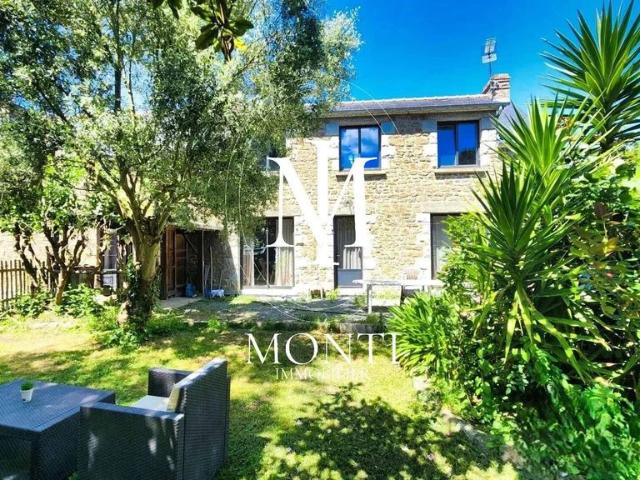 Maison de luxe de 7 pièces en vente à Saint Coulomb, France