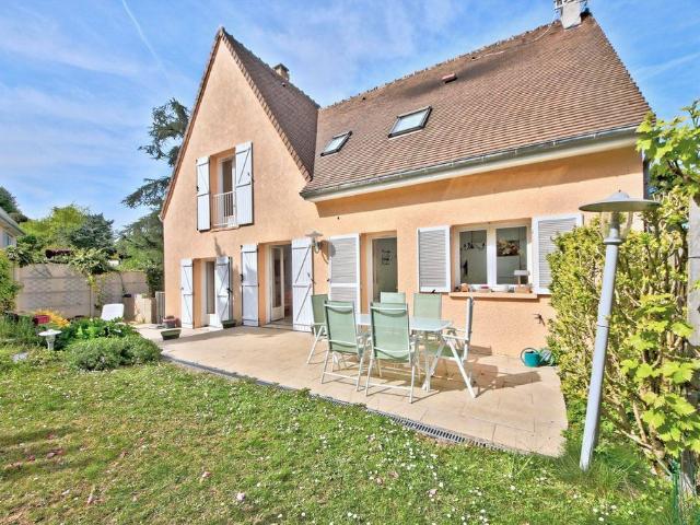 Maison de luxe de 7 pièces en vente à Saint Germain de la Grange, Île de France