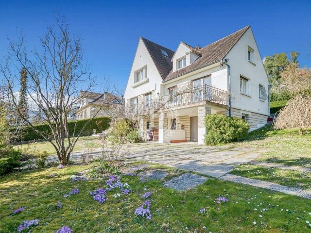 Maison de luxe de 7 pièces en vente à Saint Leu la Forêt, France