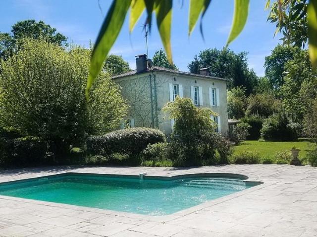 Maison de luxe de 7 pièces en vente à Saint Symphorien, France