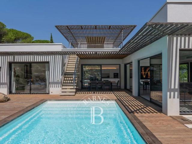 Maison de luxe de 7 pièces en vente à Sainte Lucie de Porto Vecchio, Corse