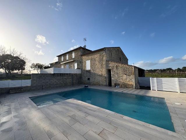 Maison de luxe de 7 pièces en vente à Sauveterre de Guyenne, France