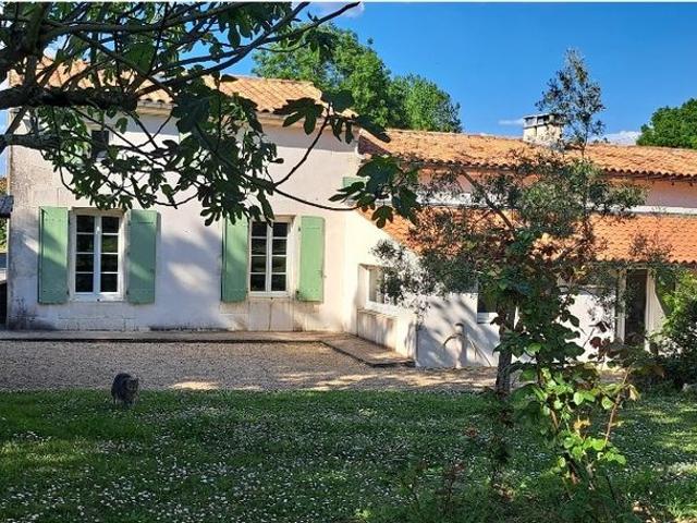 Maison de luxe de 7 pièces en vente à Tonnay Charente, France