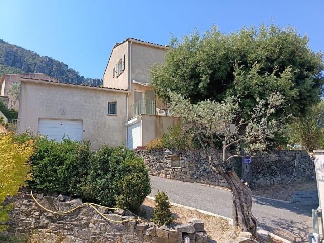 Maison de luxe de 7 pièces en vente à Toulon, France
