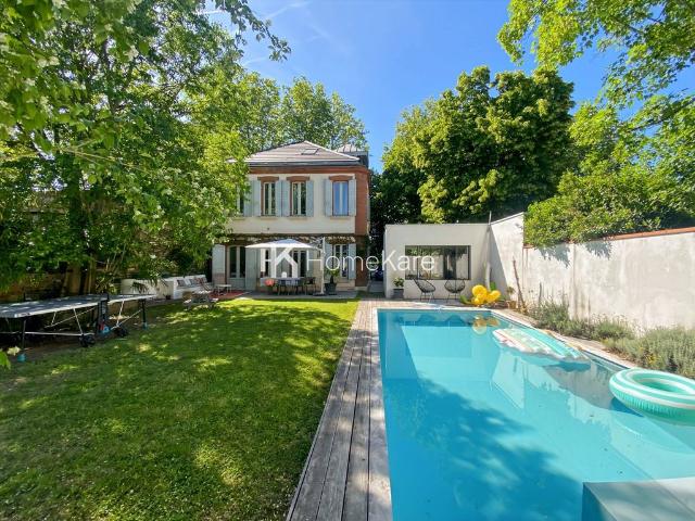Maison de luxe de 7 pièces en vente à Toulouse, France