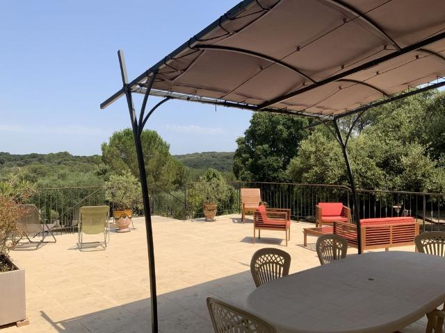 Maison de luxe de 7 pièces en vente à Uzès, France