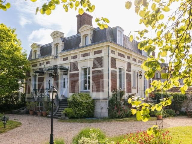 Maison de luxe de 7 pièces en vente à Vernon, France