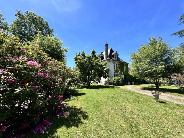 Maison de luxe de 7 pièces en vente à Vigeois, Nouvelle Aquitaine