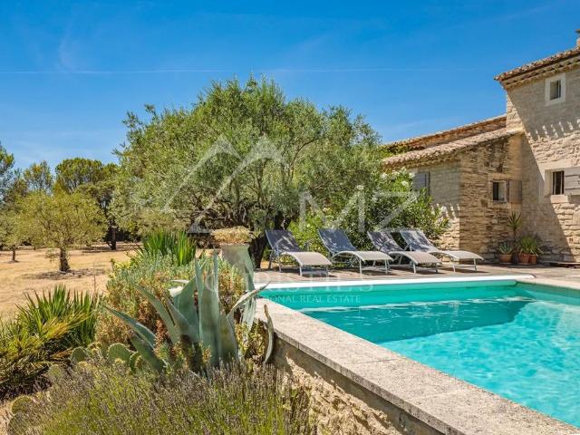 Maison de luxe de 7 pièces en location à Cabrières d'Avignon, Provence Alpes Côte d'Azur