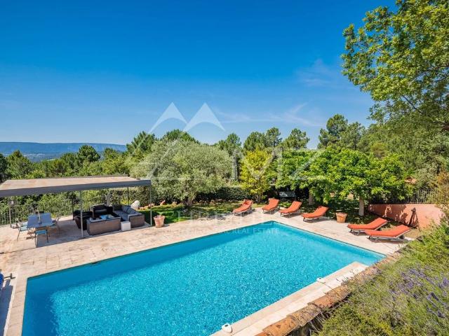Maison de luxe de 7 pièces en location à Roussillon, France