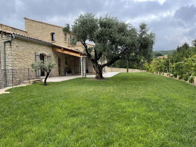 Maison de luxe de 7 pièces en location à Saint Pierre de Vassols, Provence Alpes Côte d'Azur
