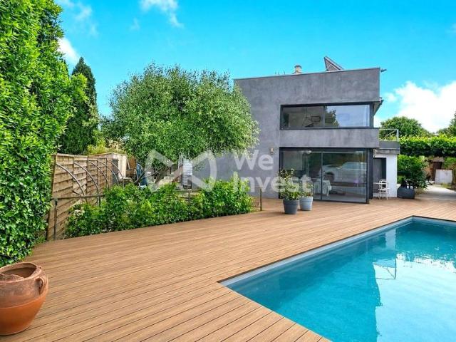 Maison de luxe de 8 pièces en vente à Montpellier, France