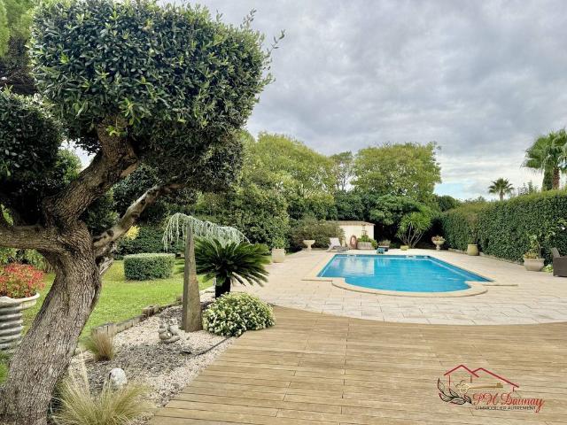 Maison de luxe de 8 pièces en vente à Narbonne, France