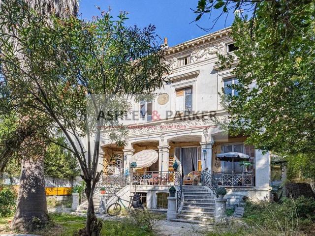 Maison de luxe de 8 pièces en vente à Nice, Provence Alpes Côte d'Azur