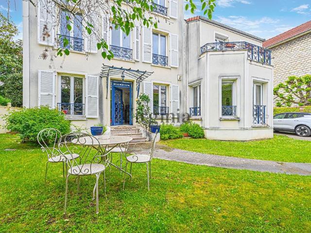 Maison de luxe de 8 pièces en vente à Nogent sur Marne, France