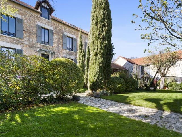 Maison de luxe de 8 pièces en vente à Orgeval, Île de France