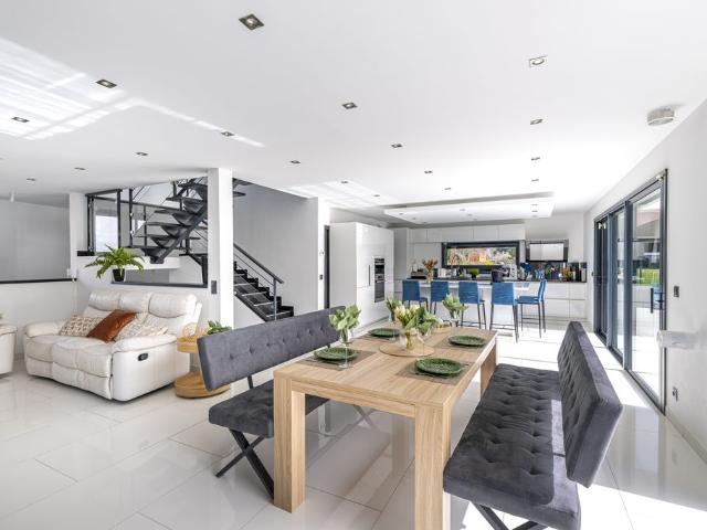 Maison de luxe de 8 pièces en vente à Anthy sur Léman, France