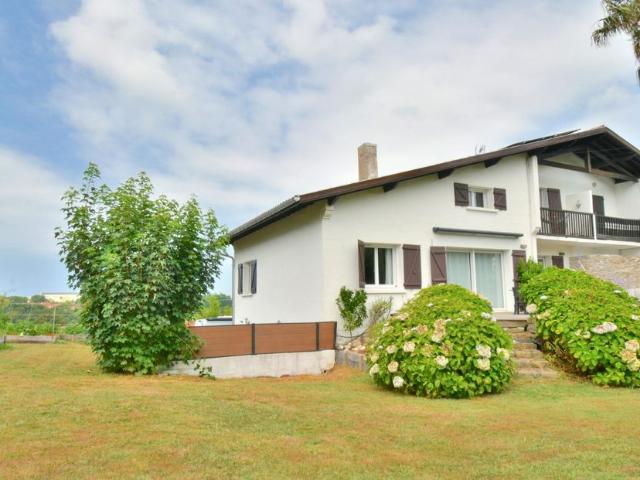 Maison de luxe de 8 pièces en vente à Arcangues, France