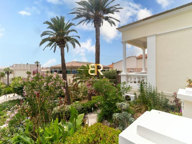 Maison de luxe de 8 pièces en vente à Bandol, Provence Alpes Côte d'Azur