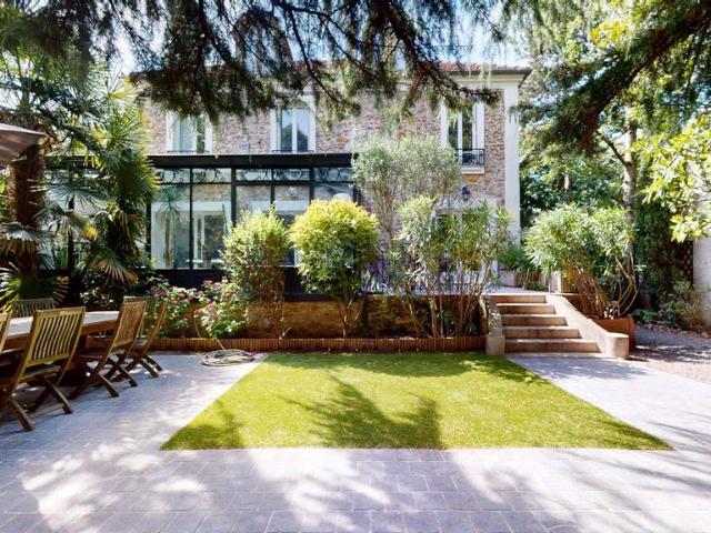 Maison de luxe de 8 pièces en vente à Bry sur Marne, Île de France