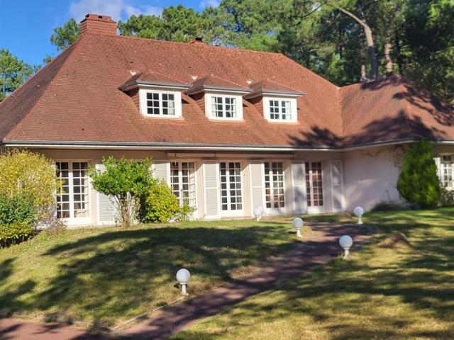 Maison de luxe de 8 pièces en vente à Cucq, France