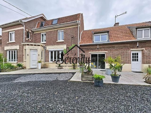 Maison de luxe de 8 pièces en vente à Camphin en Carembault, France