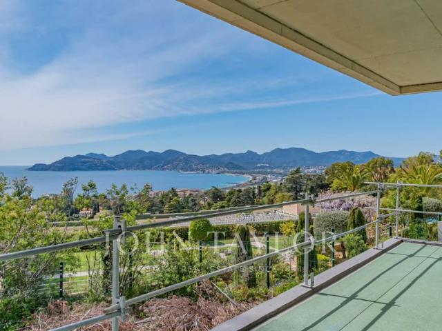 Maison de luxe de 8 pièces en vente à Cannes, France