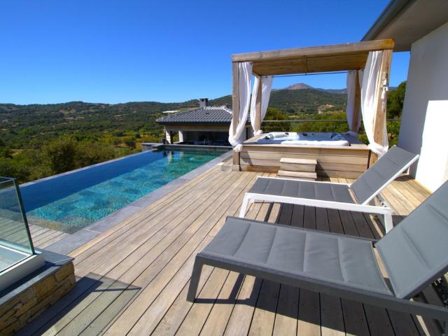 Maison de luxe de 8 pièces en vente à Cargèse, France