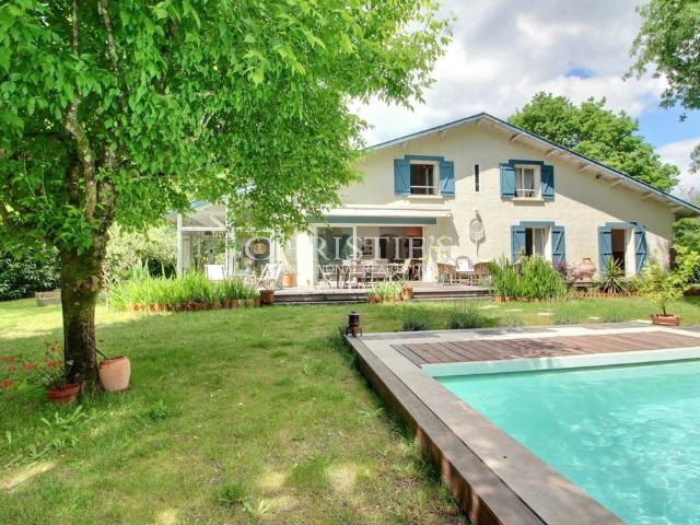 Maison de luxe de 8 pièces en vente à Cestas, France