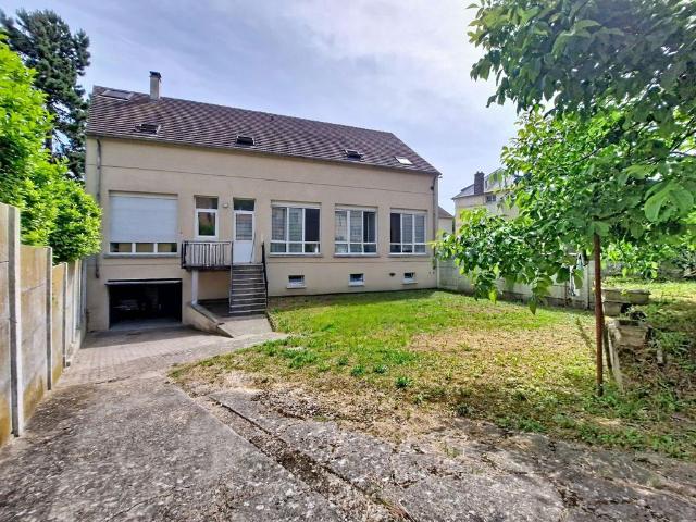 Maison de luxe de 8 pièces en vente à Chars, France