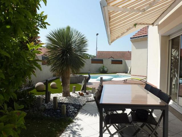 Maison de luxe de 8 pièces en vente à Cholet, Pays de la Loire