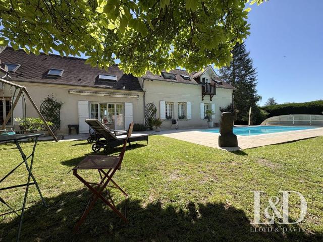 Maison de luxe de 8 pièces en vente à Compiègne, France