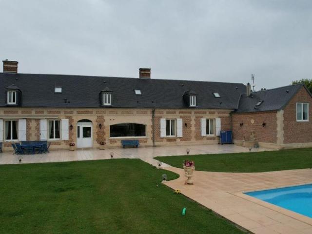 Maison de luxe de 8 pièces en vente à Compiègne, France