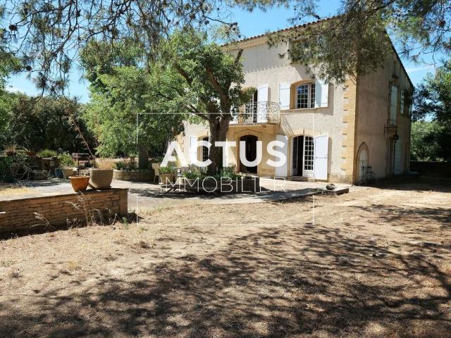 Maison de luxe de 8 pièces en vente à Cornillon Confoux, Provence Alpes Côte d'Azur