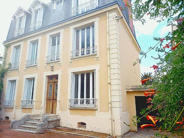 Maison de luxe de 8 pièces en vente à Dammarie les Lys, Île de France