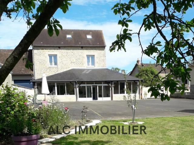 Maison de luxe de 8 pièces en vente à Damigny, Normandie