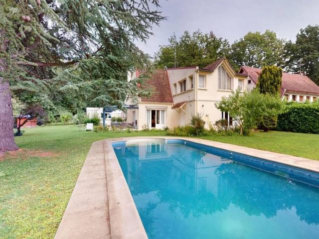 Maison de luxe de 8 pièces en vente à Dampierre en Yvelines, Île de France