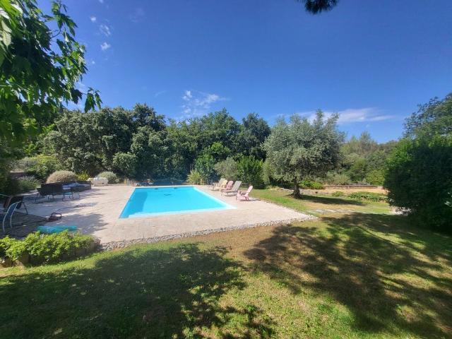 Maison de luxe de 8 pièces en vente à Évenos, Provence Alpes Côte d'Azur